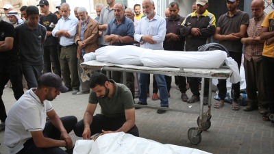 الصلاة على فلسطينيين قتلوا في الغارات الإسرائيلية على رفح ـ رويترز