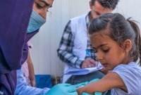 طفلة سورية تحصل على لقاح ضد الحصبة - UNICEF