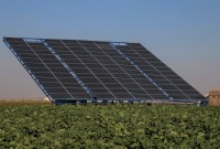 ألواح طاقة شمسية مثبتة في الحقول الزراعية شمال غربي سوريا - تلفزيون سوريا