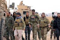 عناصر من قسد برفقة ضباط أميركيين شمال شرقي سوريا، أرشيف ـ رويترز