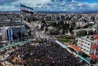 مظاهرة في مدينة إدلب بذكرى الثورة - (عبد الرحمن كريج)