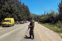 جندي إسرائيلي في منطقة تعرضت للقصف على الحدود مع لبنان ـ رويترز
