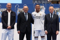 وسط حضور غفير.. ريال مدريد يقدم مبابي في حفل مهيب وتاريخي 