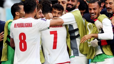 ويلز ضد إيران - ملعب أحمد بن علي ، الريان ، قطر - 25 نوفمبر 2022 لاعبو إيران يحتفلون بهدف الفوز 