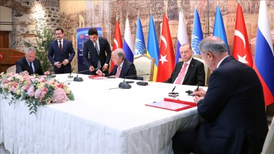 لحظة التوقيع على اتفاق الحبوب في مدينة إسطنبول (الأناضول)