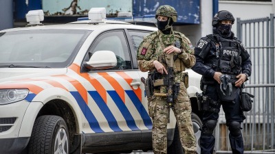 عناصر من الشرطة الهولندية - AFP