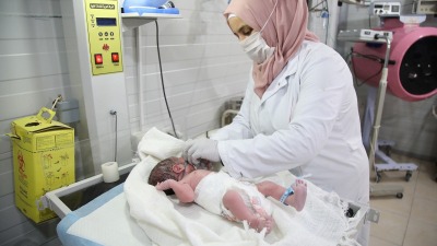 آلية تسجيل الولادات الرسمية للسوريين العائدين إلى اعزاز بالإجازات (إنترنت)