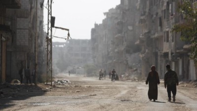 الدمار في مخيم اليرموك جنوبي دمشق (AP)