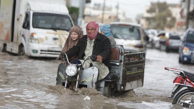 الهطولات المطرية على مدينة الباب في ريف حلب (الأناضول)