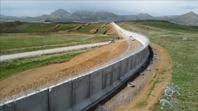 الجدار الأمني على الحدود التركية الإيرانية في ولاية وان (الأناضول)