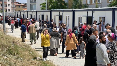 ناخبون يدلون بأصواتهم جنوبي تركيا وسط أنقاض الزلزال