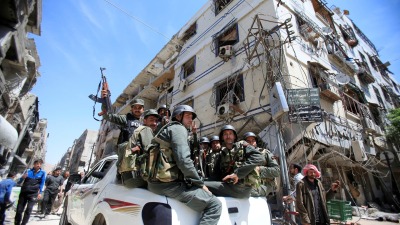 عناصر من قوات النظام في دوما بريف دمشق ـ رويترز