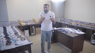 باسم ياخور من داخل إدارة الهجرة والجوازات في دمشق (يوتيوب)