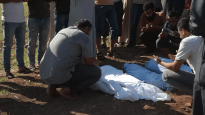 مشاهد من دفن الأطفال في ريف حماة - الدفاع المدني السوري