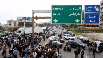 أنصار القوات اللبنانية يغلقون طريقا رئيسيا في بيبلوس احتجاجا على مقتل سليمان ـ رويترز