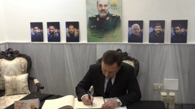 السفير الروسي خلال وجوده في القنصلية الإيرانية - (RT)