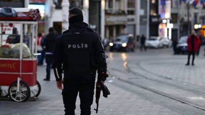 عنصر من الشرطة التركية
