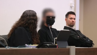 تمثل المرأة السورية أمام محكمة ميمينغن الألمانية بتهمة قتل زوجها حرقاً (د ب أ)