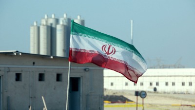 صورة لمحطة نووية وأمامها علم إيران - المصدر: الإنترنت