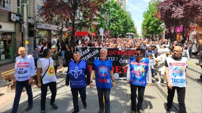معلمون أتراك يحتجون على مقتل مدير مدرسة في إسطنبول (evrensel)