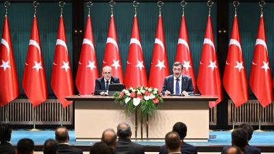 نائب الرئيس التركي جودت يلماز ووزير الخزانة والمالية النركي محمد شيمشك