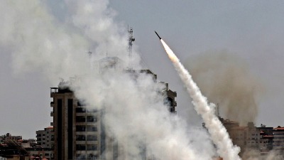 رشقة صاروخية سابقة تنطلق من غزة رداً على الاعتداءات الإسرائيلية - AFP