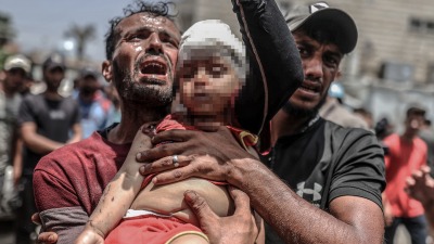 مقتل وجرح العشرات من الفلسطيني في هجوم إسرائيلي "غير مسبوق" على مخيم النصيرات وسط قطاع غزة، 8 حزيران/يونيو 2024 (الأناضول)