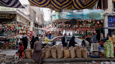 سوق شعبي في مصر (Getty)