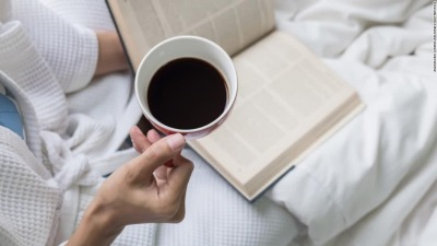 دراسة: شرب القهوة يقلل من خطر الوفاة الناتج عن الجلوس لفترات طويلة