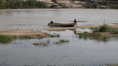 على ضفتي نهر الفرات.. دير الزور تودع شاباً وطفلاً توفيا غرقاً