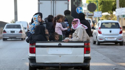 نزوح اللبنانيين بسبب القصف الإسرائيلي - رويترز